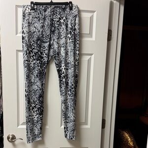 Simply Noelle Black and White Animal Print Leggings - Size L/XL